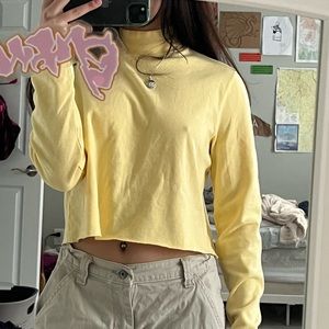 Yellow cropped turtleneck
